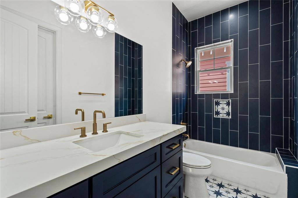 SECONDARY BATH ACCESSEBLE FROM 2ND BEDROOM OR HALLWAY.