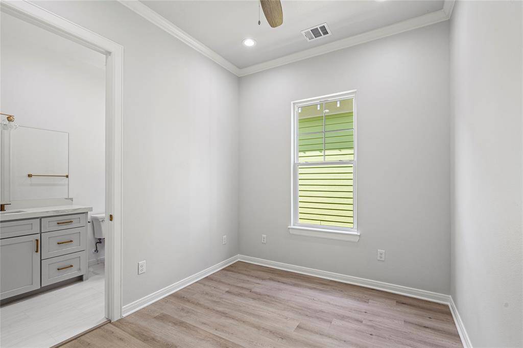 SECONDARY EN SUITE