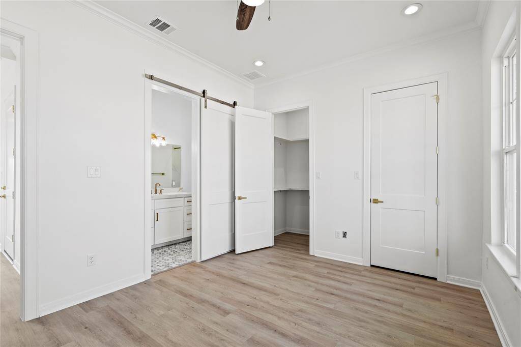 PRIMARY ENSUITE WITH TWO CLOSETS