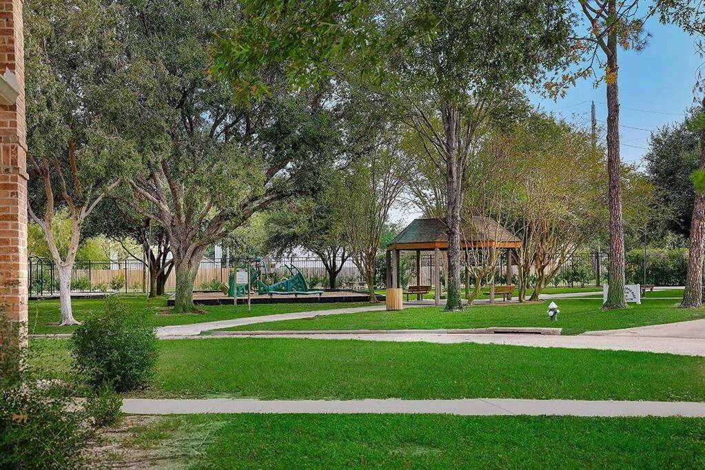HOA amenities include 2 Children's Playgrounds
