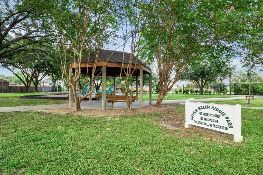 HOA amenities include 2 Children's Playgrounds