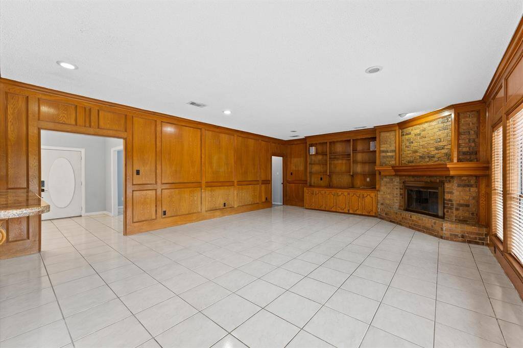 Built in cabinets and bookshelves