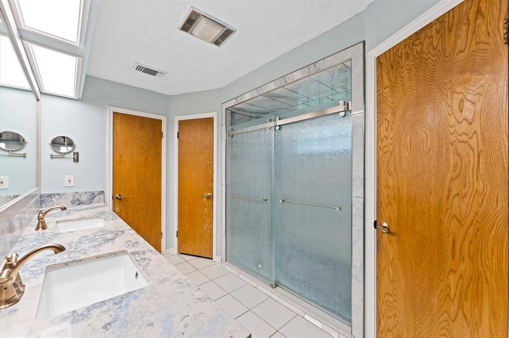 Ensuite bath remodeled in 2021