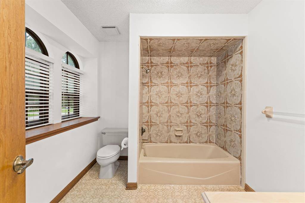 Bedroom #5 ensuite full bath