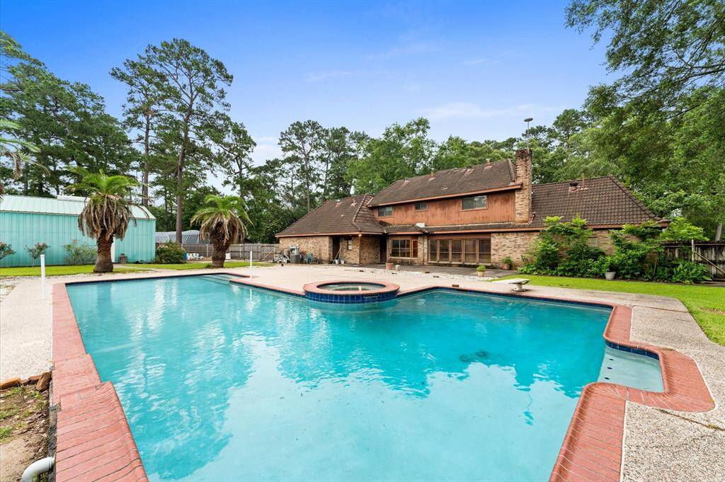 Pool designed for lap, sport and diving!