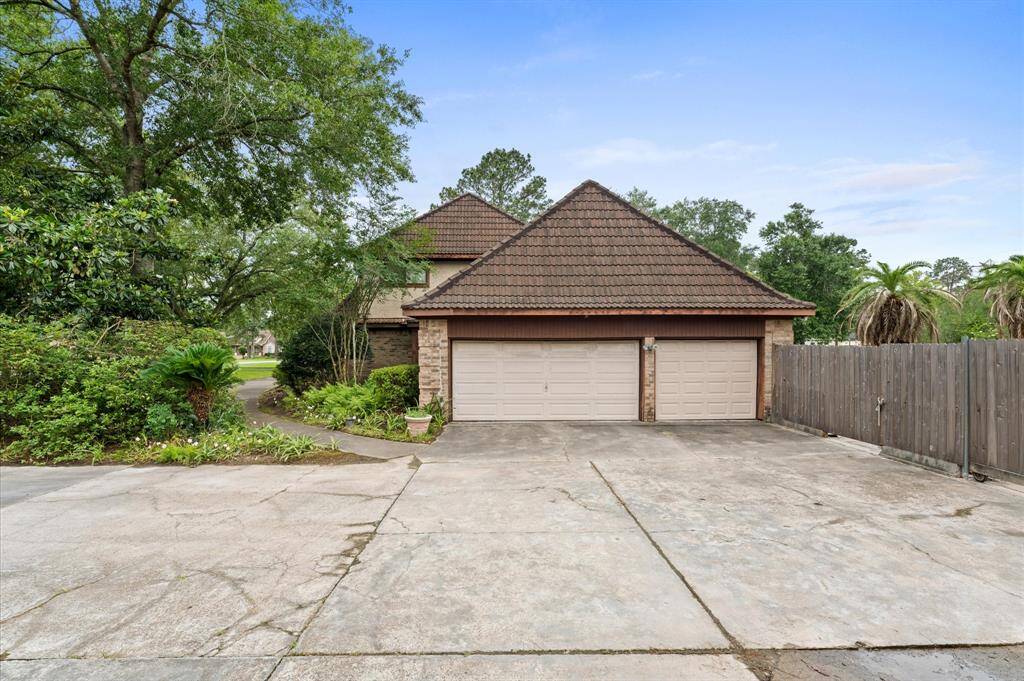 3 car garage!