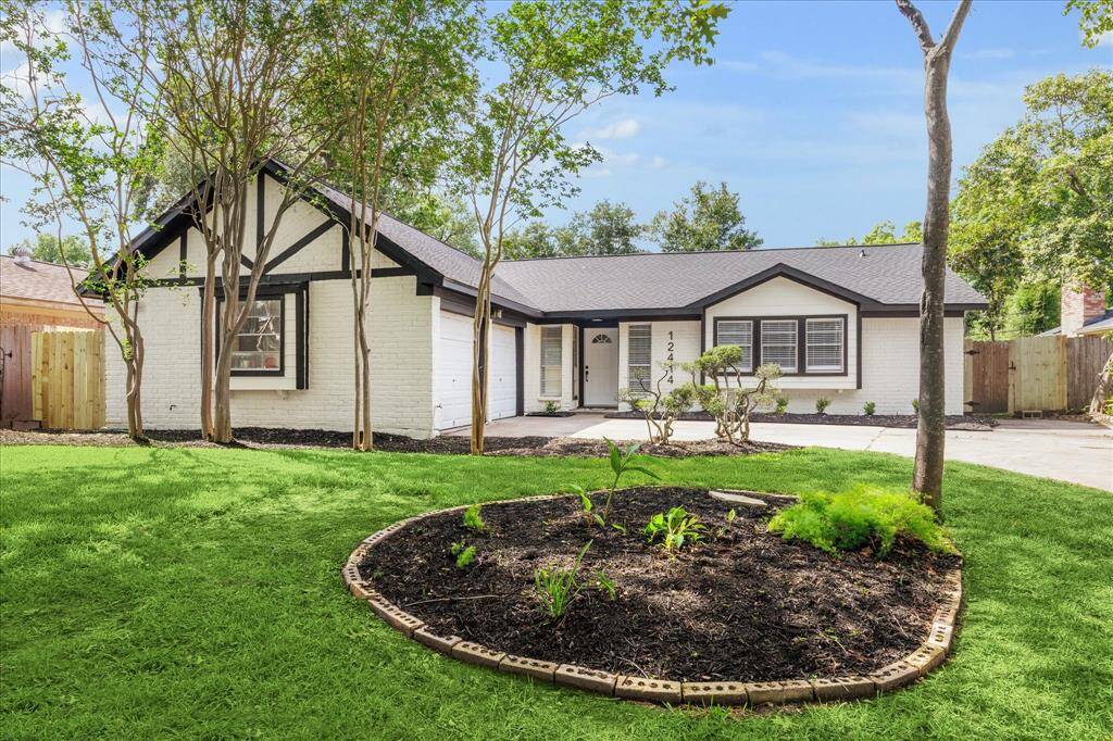 Welcome to 12414 Whittington Dr!