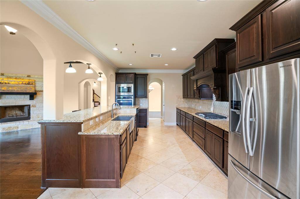 Look at how much space there is to enjoy cooking all your meals.