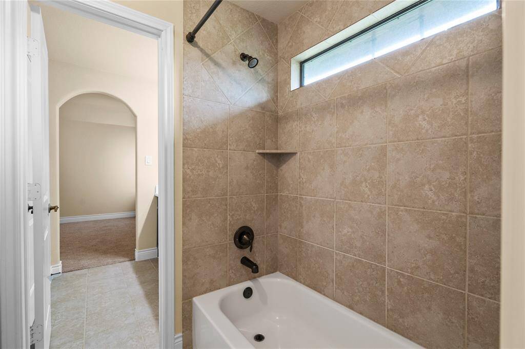 Jack and Jill tub.