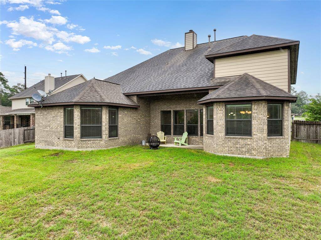 Back yard backs up to a ravine, so no immediate rear neighbors!No neighbors to the right side of the home either!