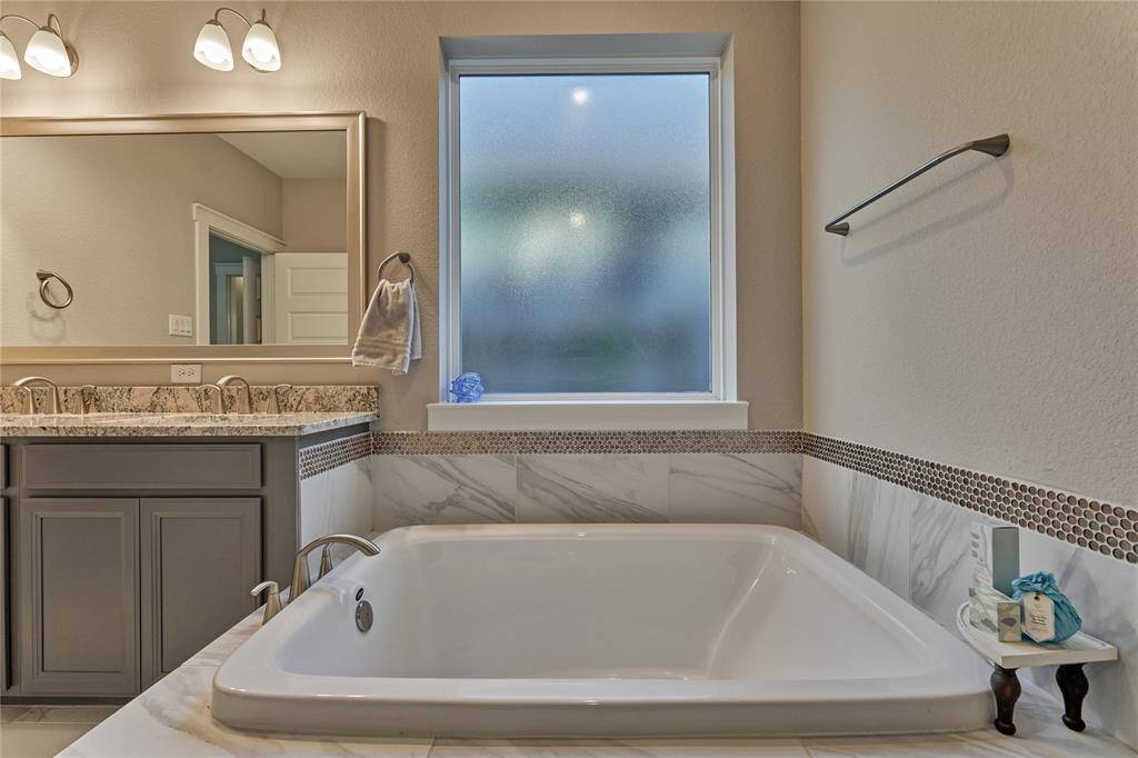 Over-Sized & Upgraded Soaking Tub
