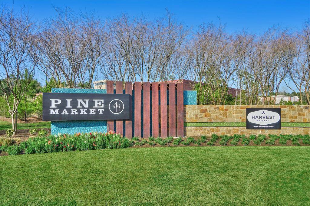 Pine Market offers restaurants, shops, medical, dental, vision, pharmacy, grocery & more!