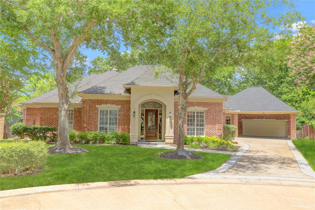 One story in gated community on cul-de-sac.