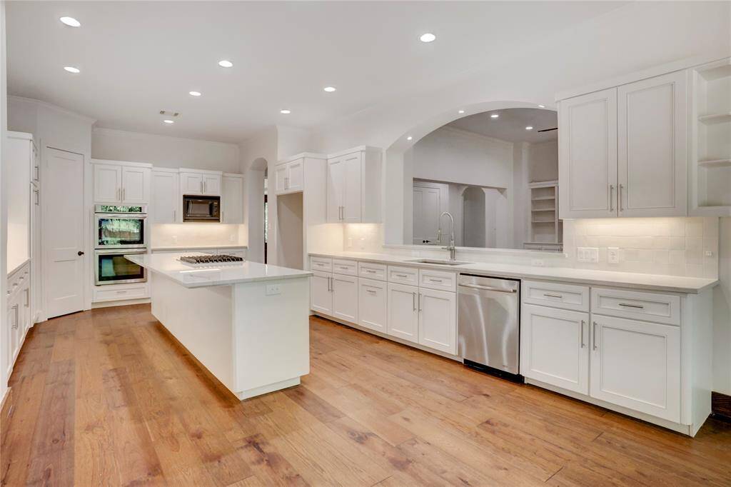 Extensive cabinets, walk-in pantry, storage closet and under-cabinet lighting.