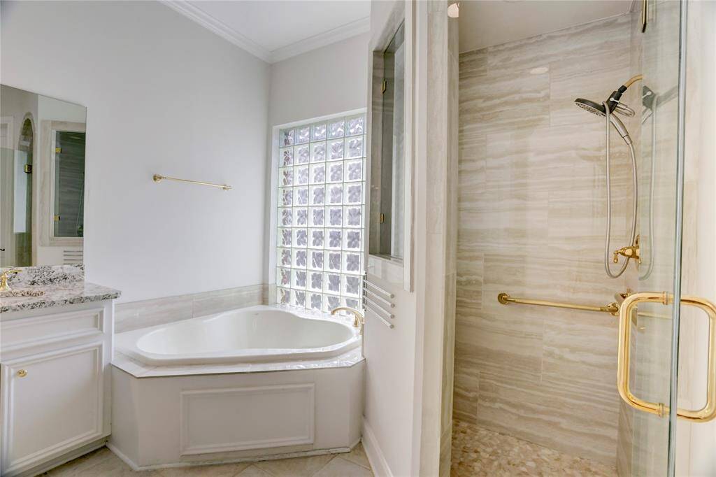 Half bath in hallway between secondary bedrooms.