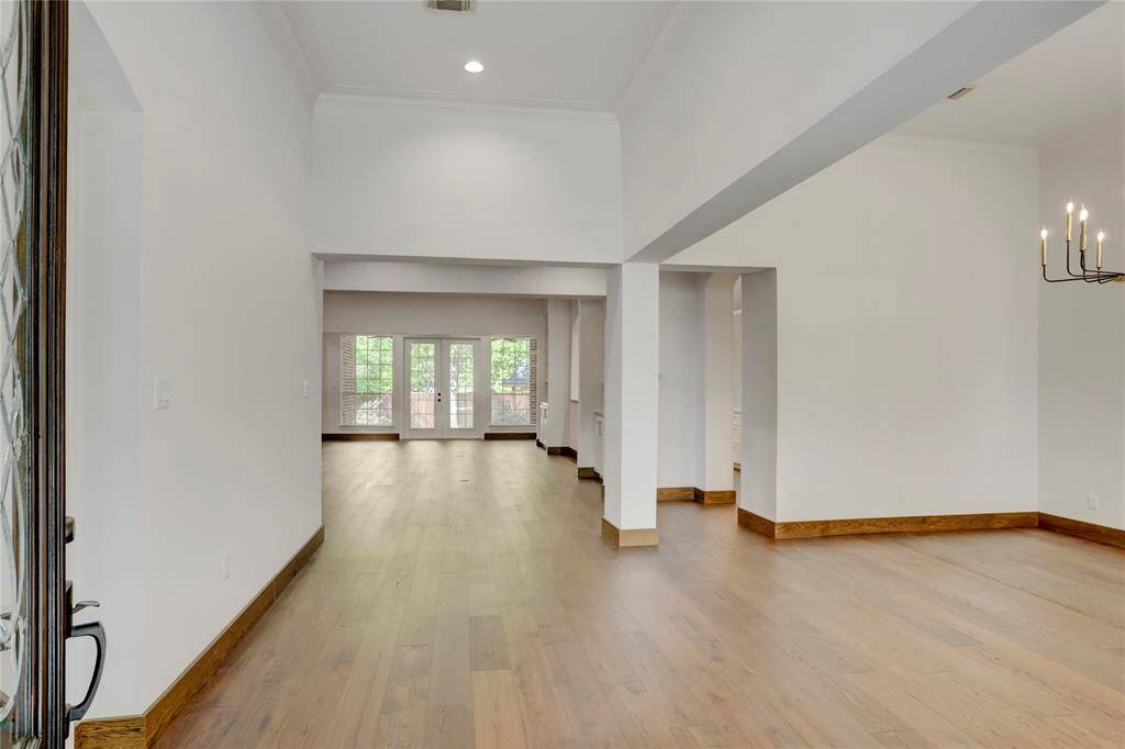 High ceilings throughout living areas. Fresh paint throughout.