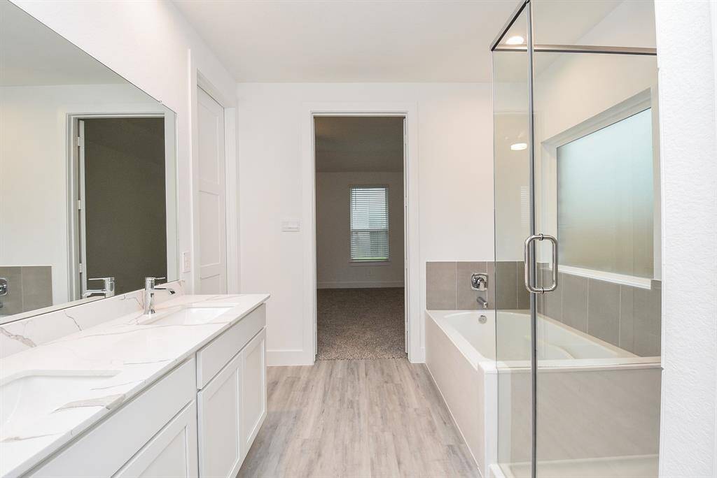 Relaxing Soaker Tub, Seperate Shower