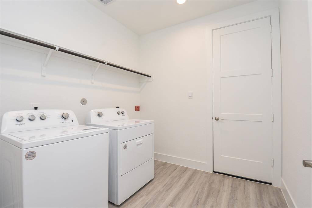 Washer & Dryer Included