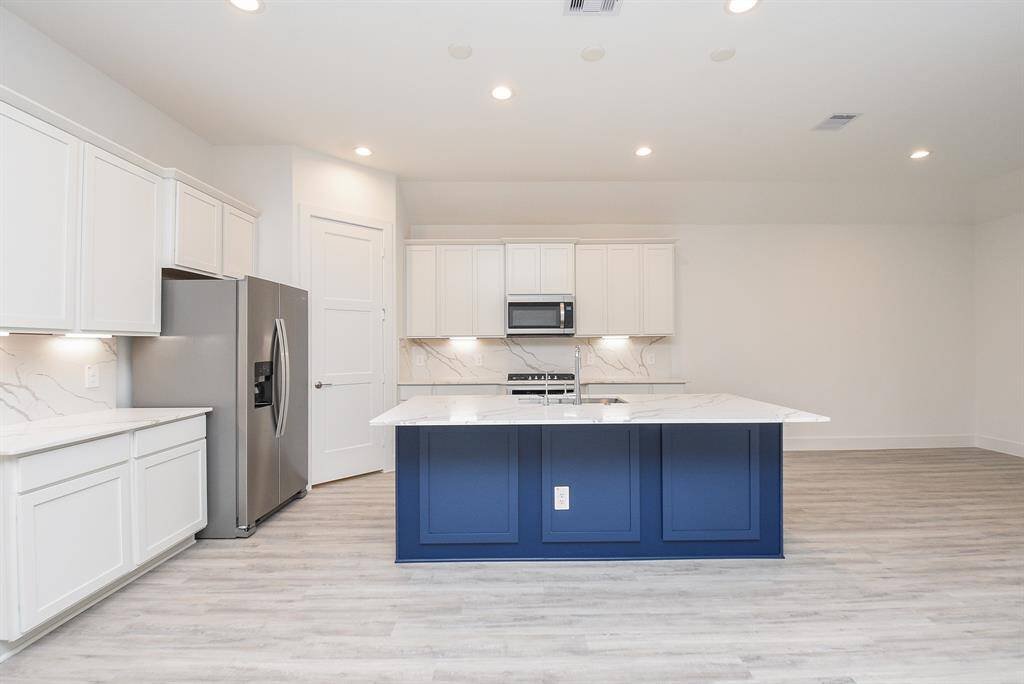 Upgraded Cabinets With Under Cabinet Lighting