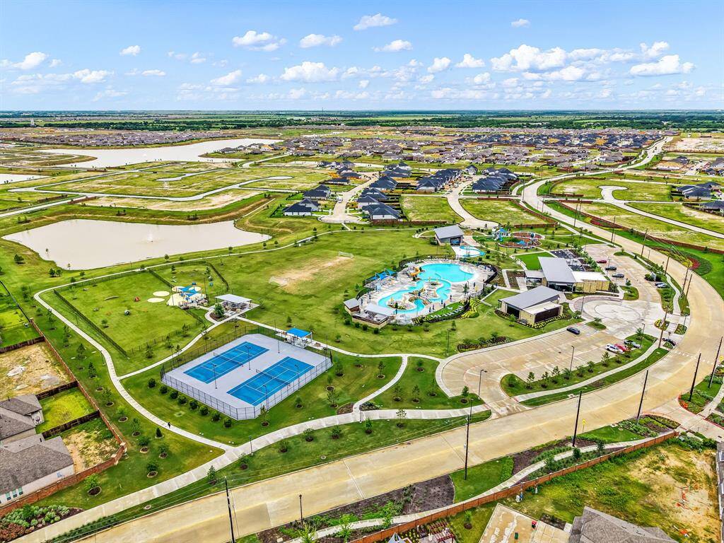 Welcome to the vibrant and master-planned community of Sunterra, where every day feels like a getaway! This exceptional neighborhood offers access to the tropical-inspired Crystal Lagoon, perfect for paddleboarding, swimming, or simply relaxing by the water.