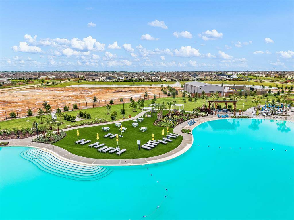 The Sol Club Lagoon at Sunterra is a 2.7-acre Crystal Lagoons® amenity offering residents a tropical retreat just steps from home. With its turquoise waters and white-sand beaches, the lagoon provides opportunities for swimming, kayaking, and paddleboarding.