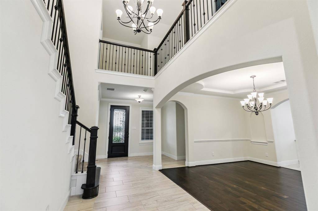 Spacious primary bedroom, with great view of the large backyard.