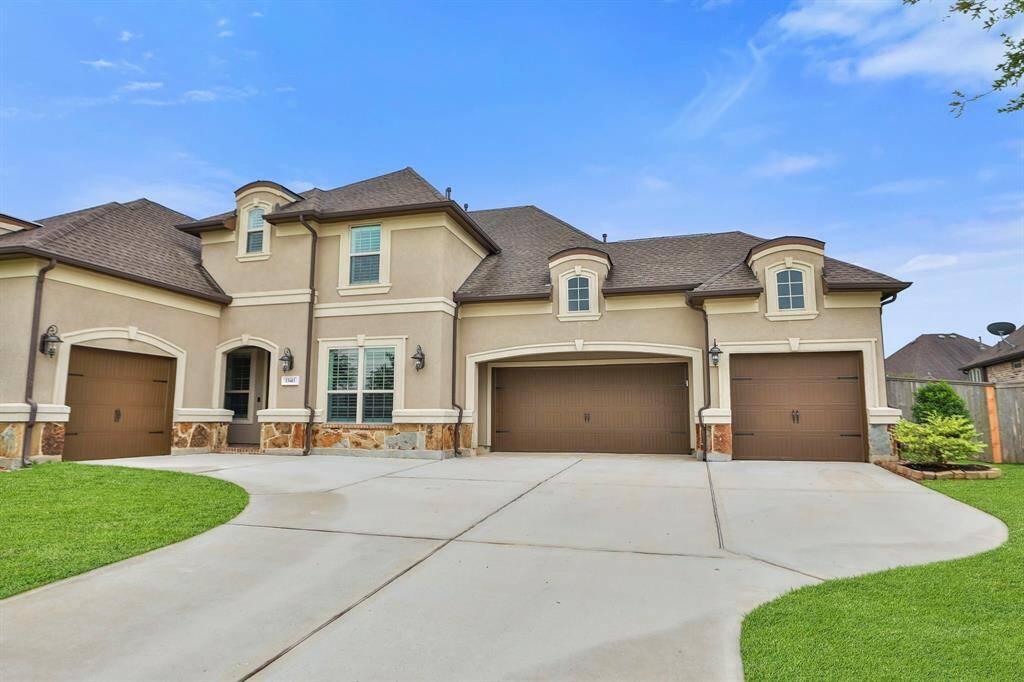 4 car garage parking.