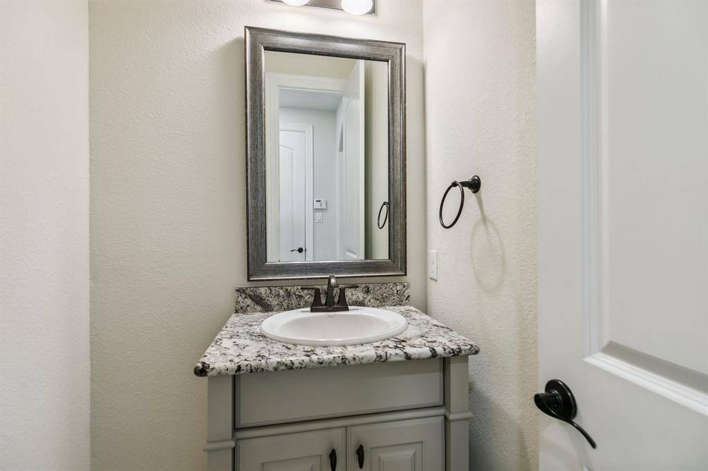 Secondary bathroom downstairs.