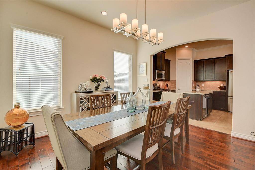 Dining Room w/o furniture