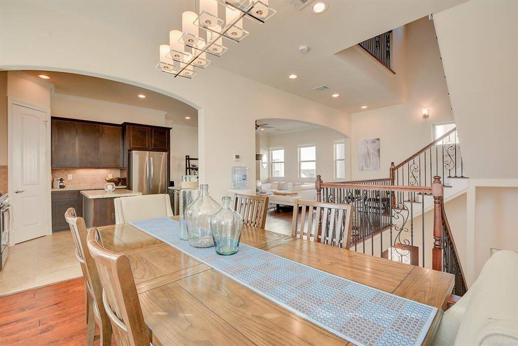 Dining Room w furniture