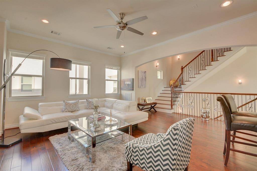 Living Room w furniture