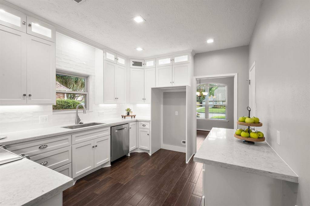 Truly a space you’ll love to cook and entertain in.