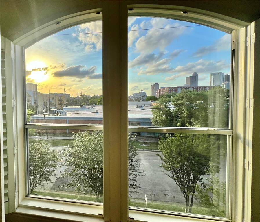 Such peaceful views of Downtown Houston!