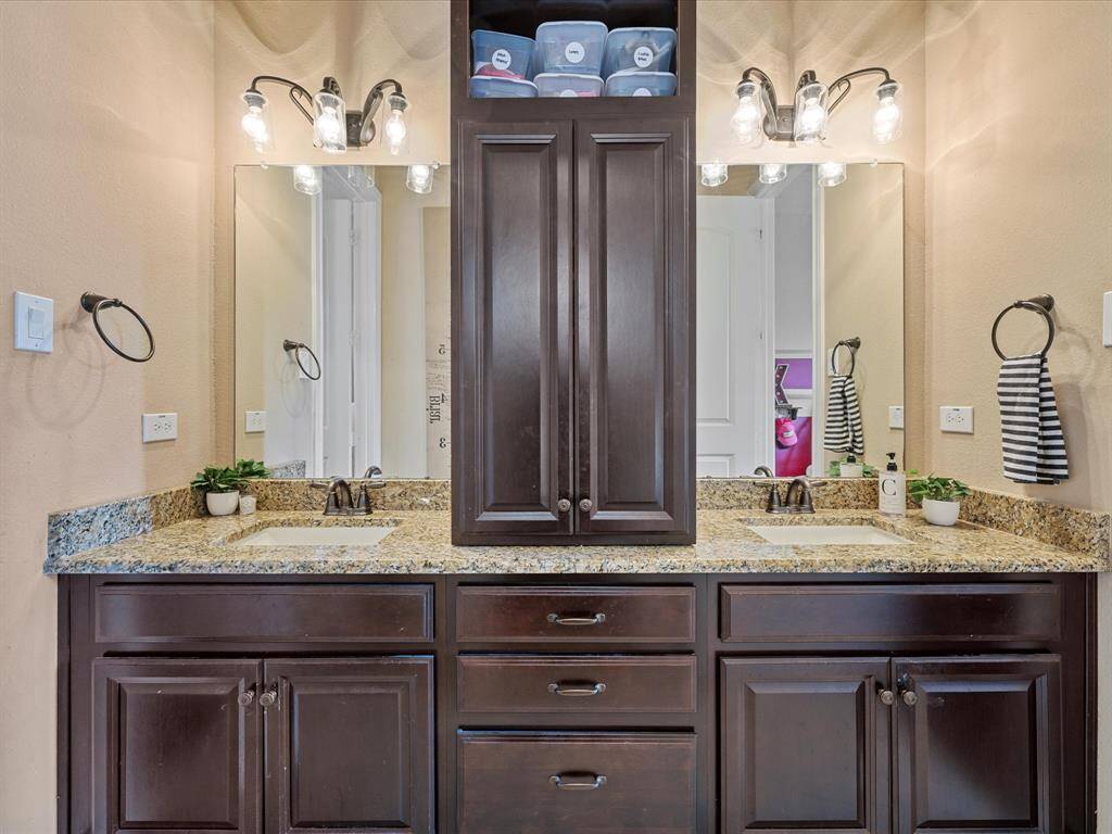 17611 Bear River Lane Jack and Jill Bath