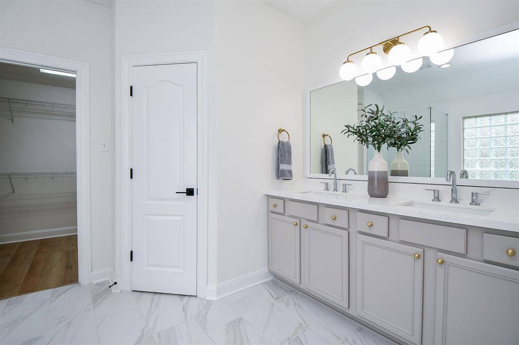 Fully updated primary bathroom