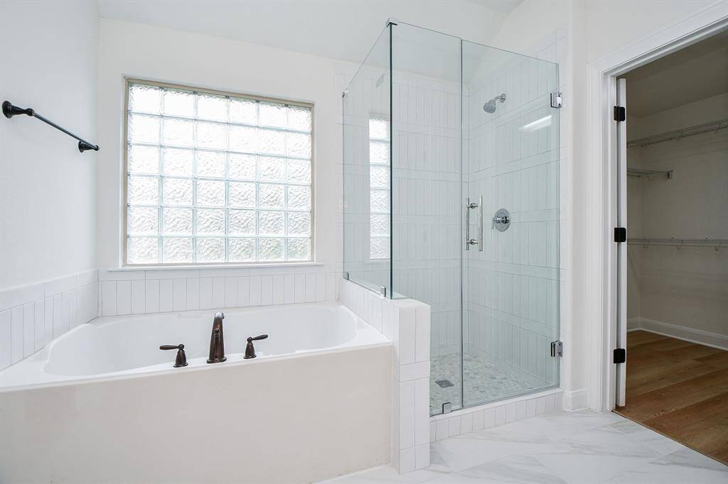 New Frameless shower