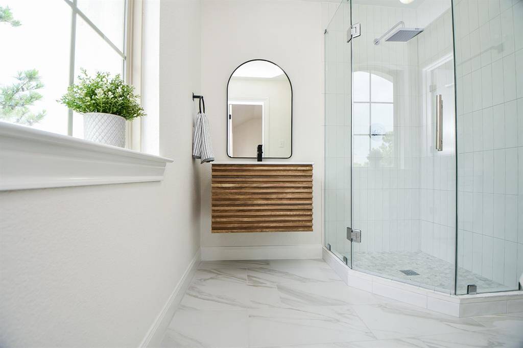 Ensuite bathroom for bedroom #3