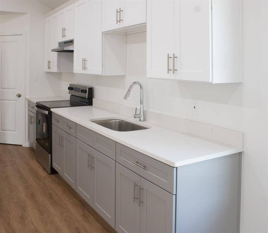 Kitchen with quartz countertops