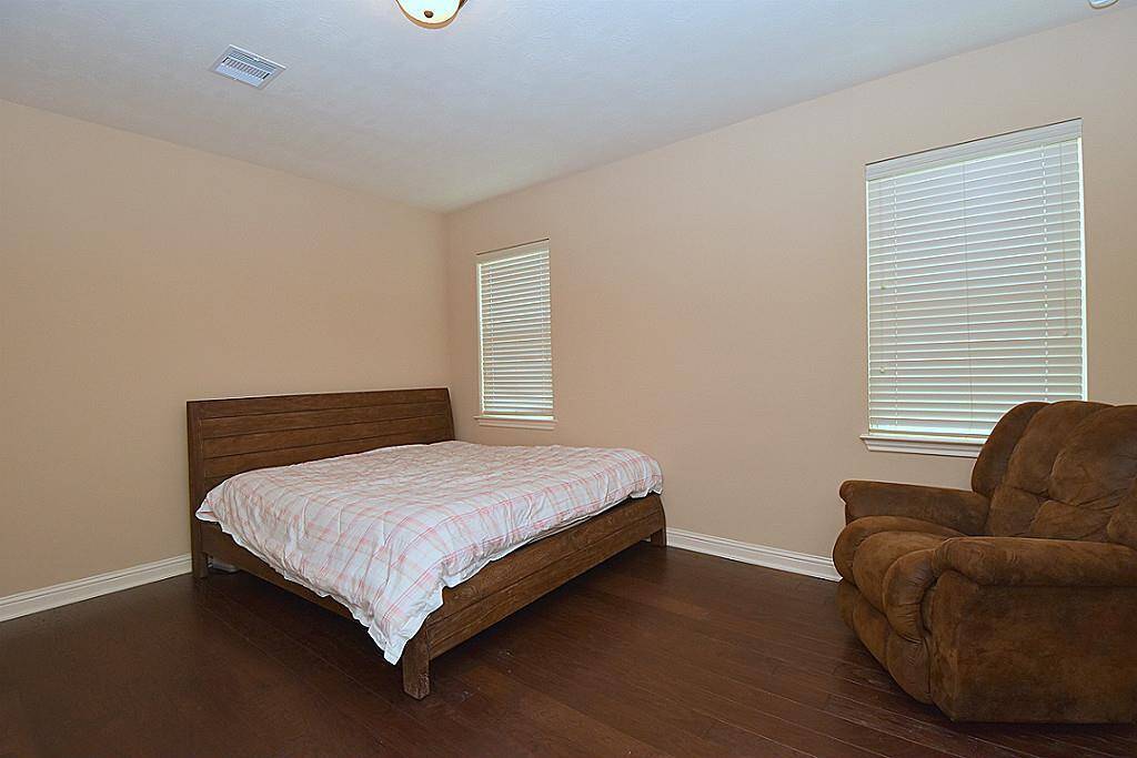 4th Bedroom (upstairs) with private bathroom!