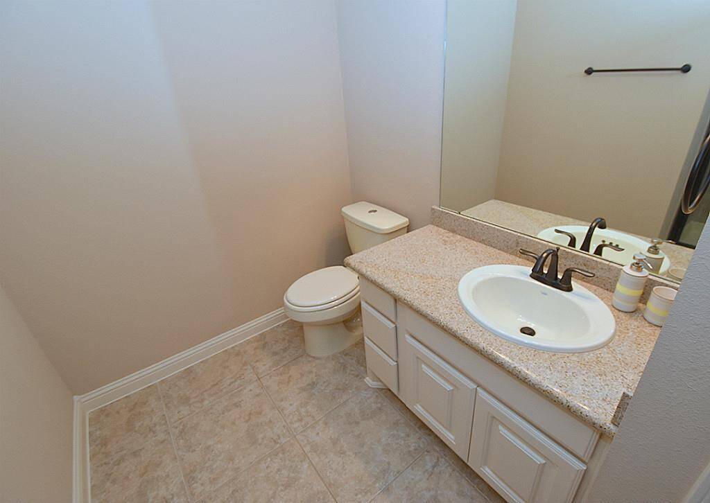 4th Bathroom upstairs!