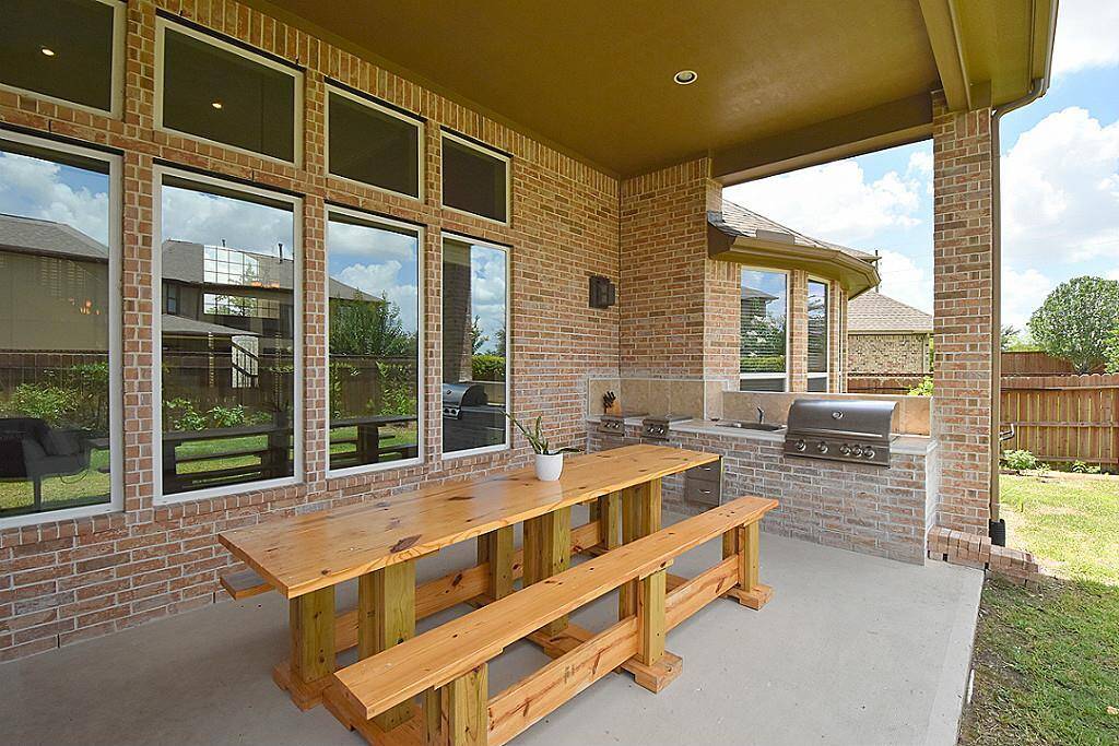 Covered patio with full Summer Kitchen!!