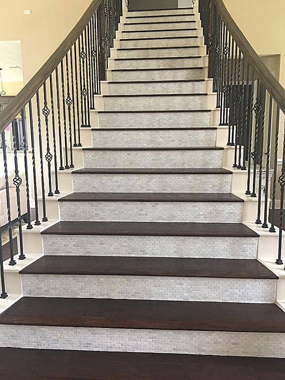 Look at the tile detailing of this beautiful stair case!!