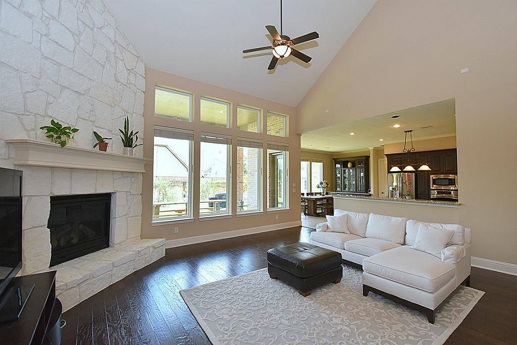 Huge Family room with high ceilings, wood floors, beautiful fire place and lots of windows!!