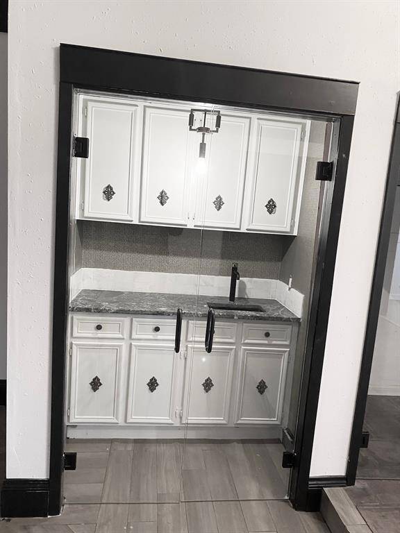 Wet bar in the living room
