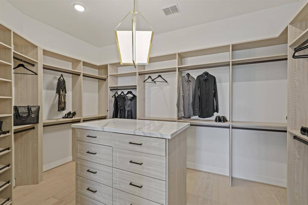 REPRESENTATIVE PHOTO: Colors and options vary. Confirm options and selections with onsite Community Sales Manager.