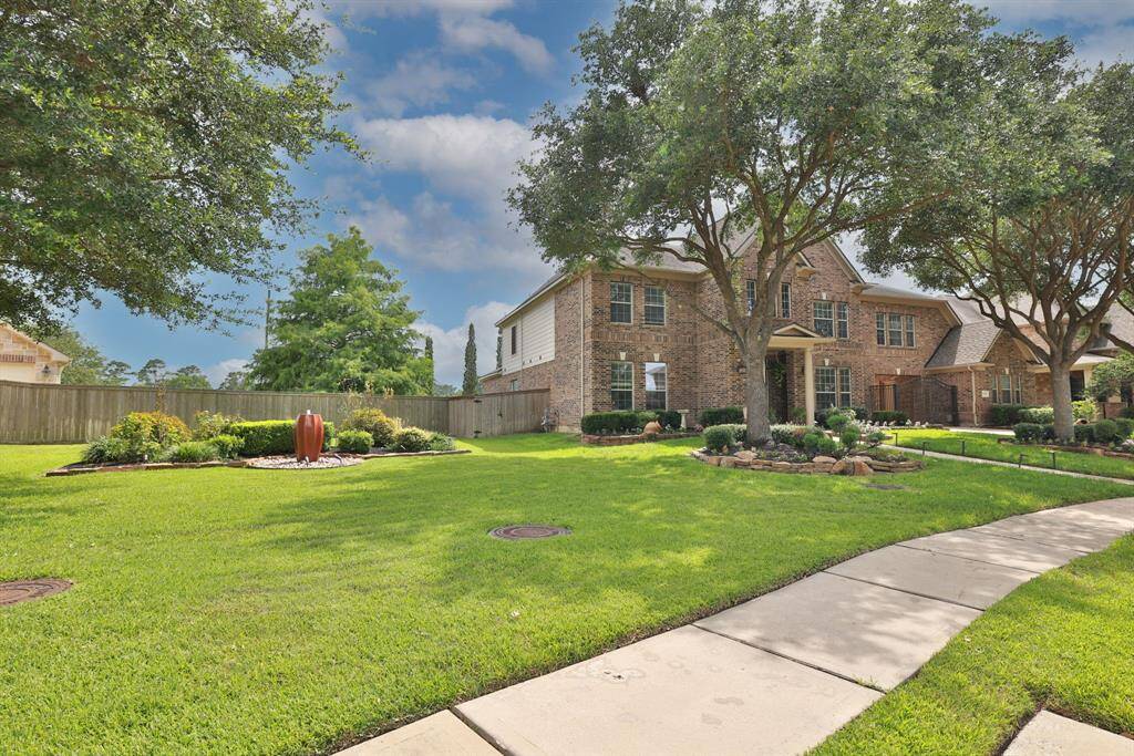 Beautifully presented with space between your neighbor. Stacked stone around all flower beds with manicured plantings.