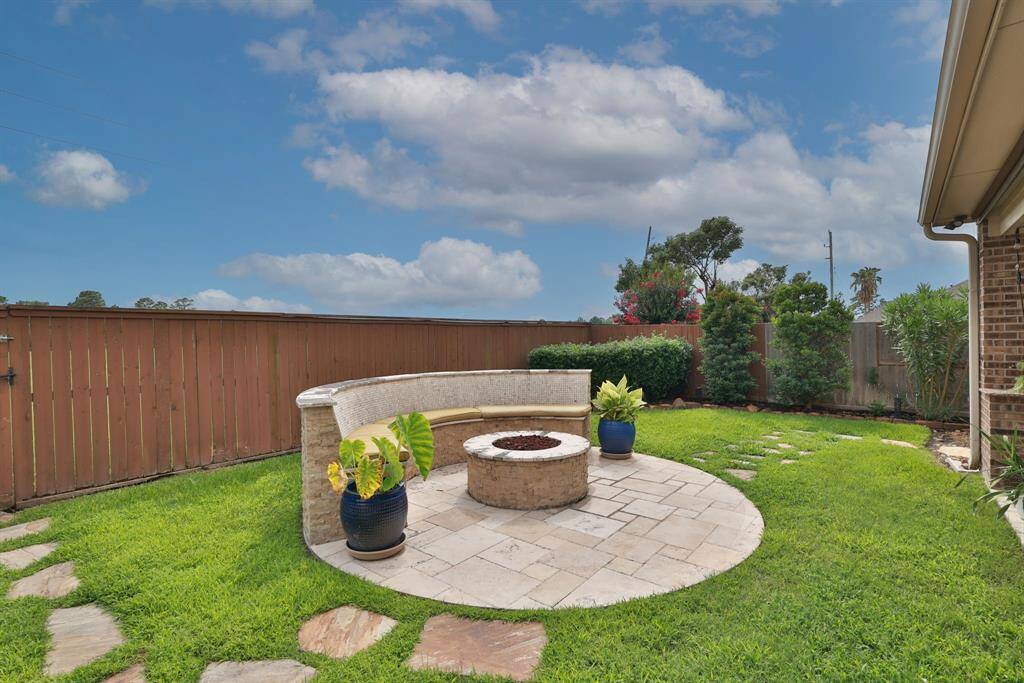 Natural gas firepit with built in seating