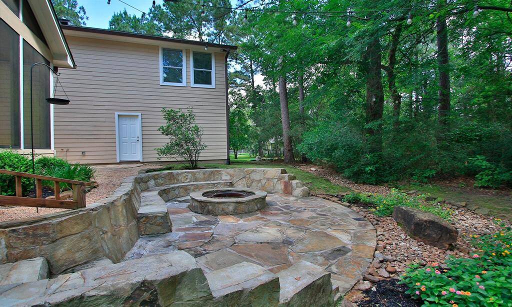 A beautifully designed space, ideal for outdoor entertaining and making memories. Side entry into your garage.