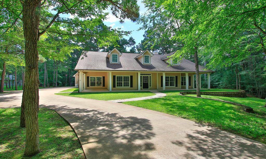 Don’t wait, schedule your tour today! Rarely does a property like this come available. You’ll absolutely love making 20618 Timber Ridge Drive in Magnolia your forever home.