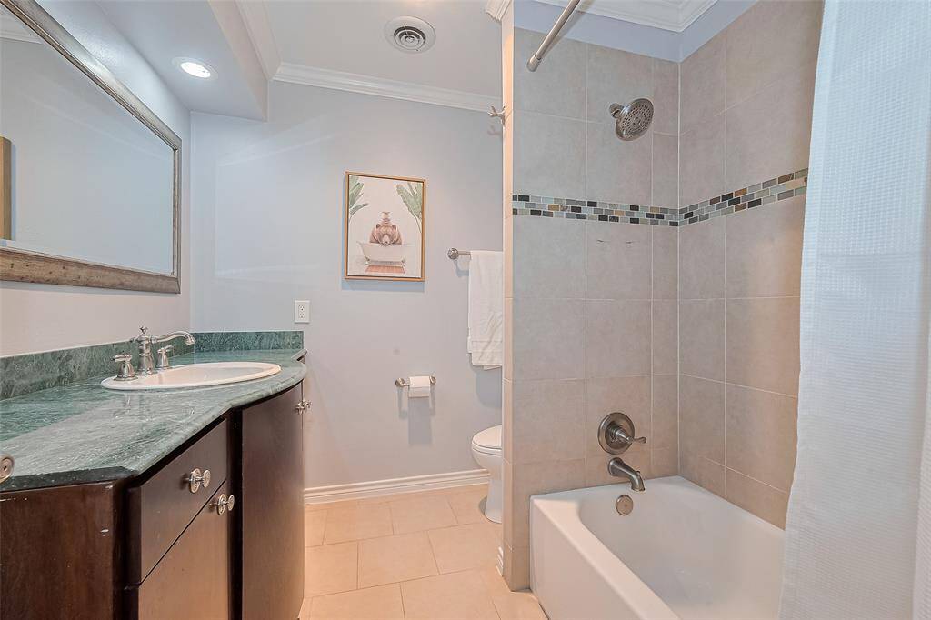 Tub and shower combo in secondary bathroom